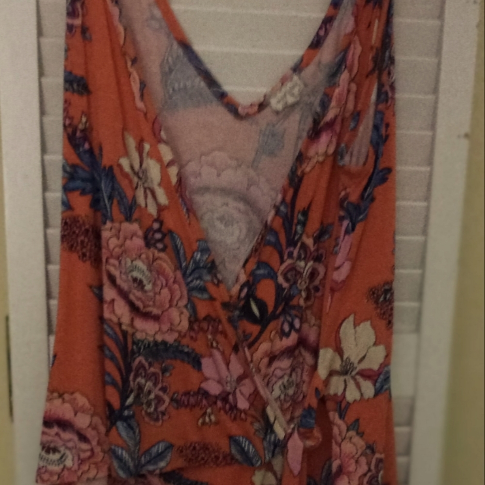 Women's Adorable Eyeshadow Lg. Wrap Around Tank Top